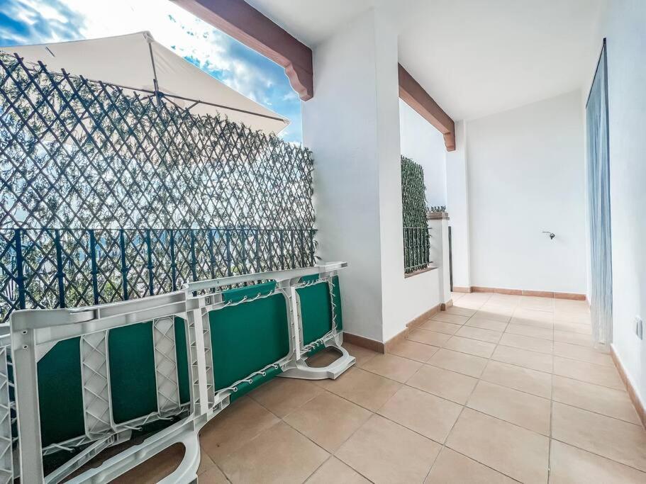 Modern 2 Bed Apartment With Pool In Фригиляна Екстериор снимка