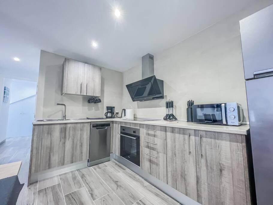 Modern 2 Bed Apartment With Pool In Фригиляна Екстериор снимка