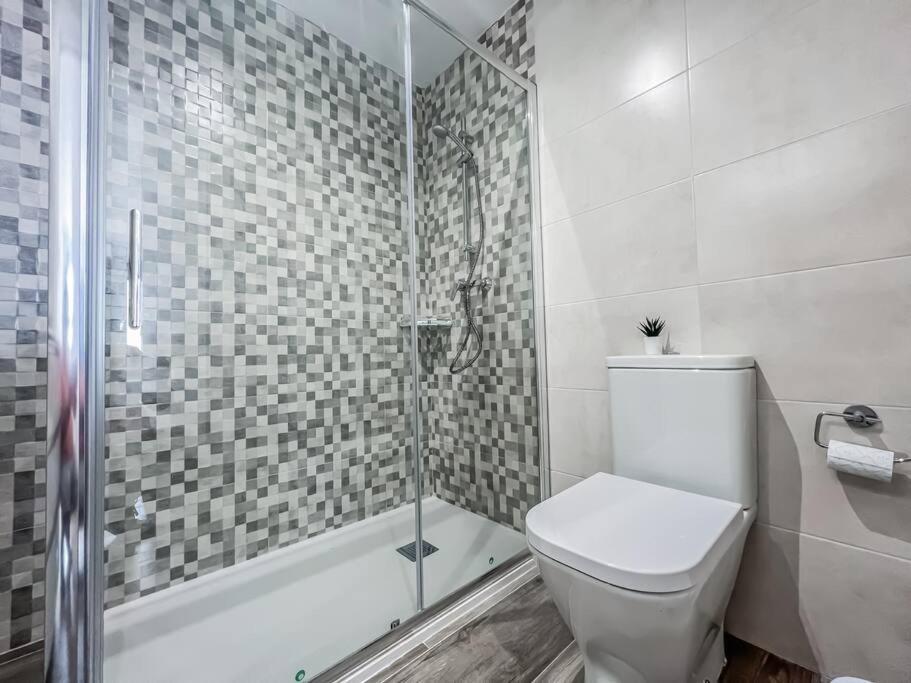 Modern 2 Bed Apartment With Pool In Фригиляна Екстериор снимка