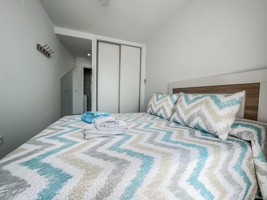 Modern 2 Bed Apartment With Pool In Фригиляна Екстериор снимка