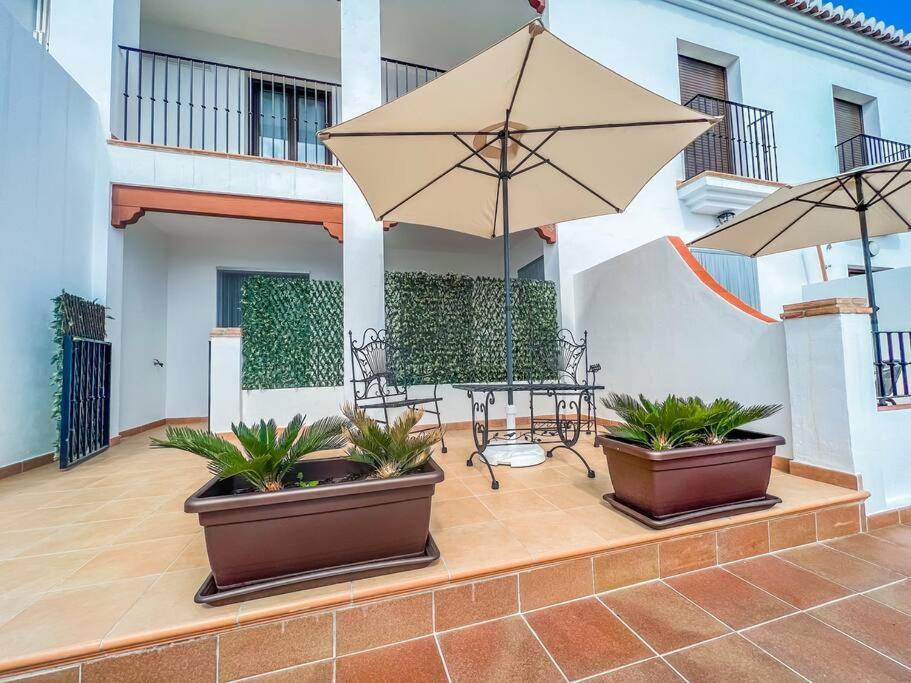Modern 2 Bed Apartment With Pool In Фригиляна Екстериор снимка